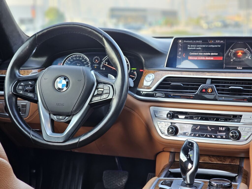 Rent BMW 740i – 2020